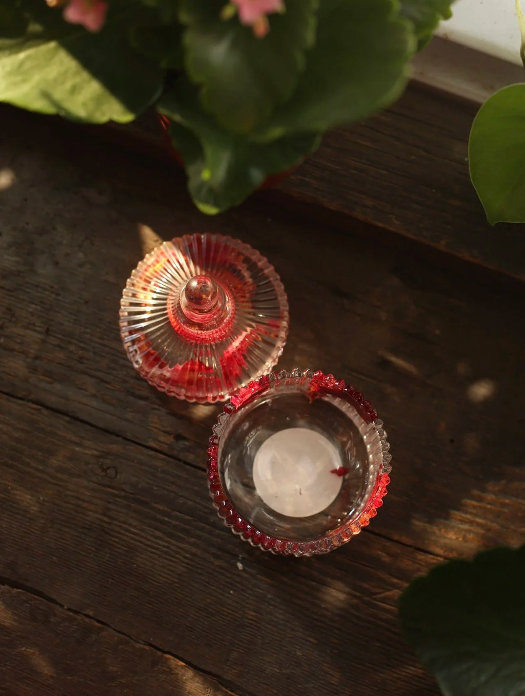 Red Flower striped resin jar