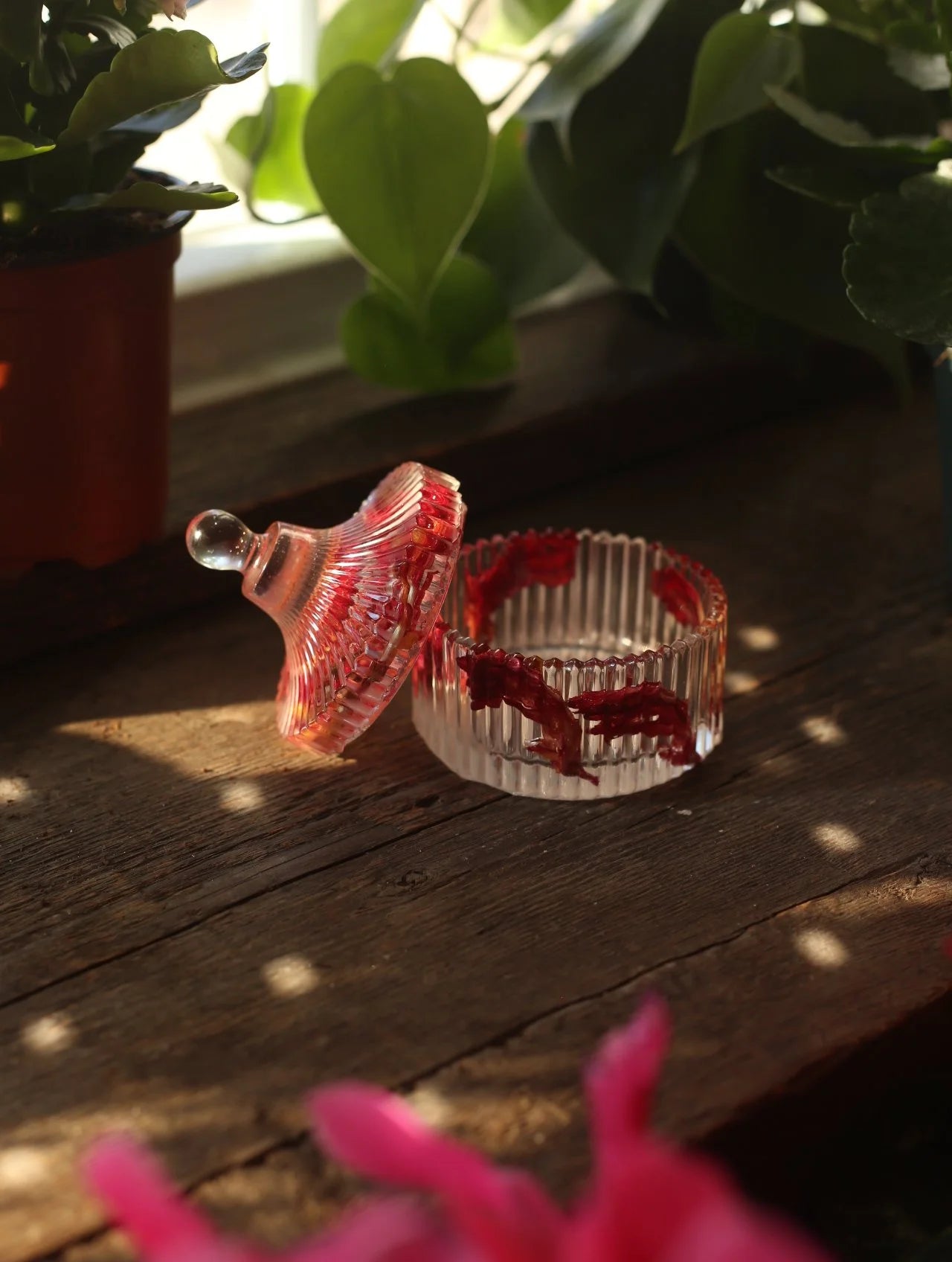 Red Flower striped resin jar