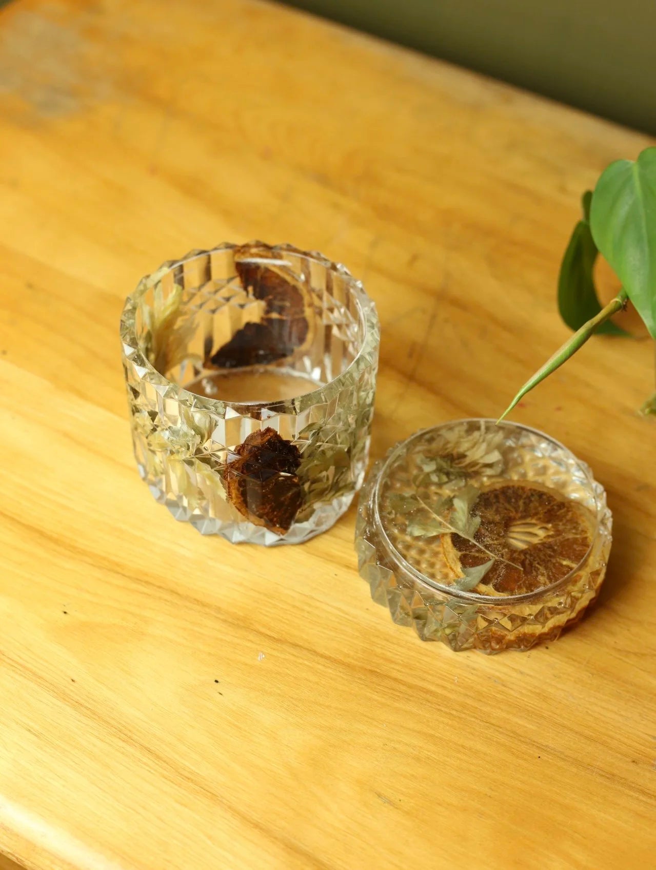 Antique Style Orange Slice Resin Jar