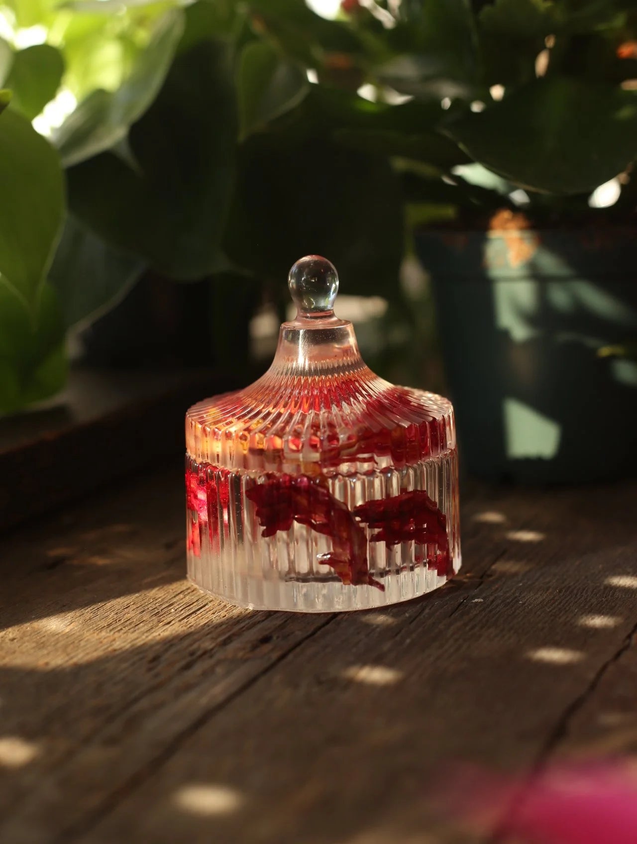 Red Flower striped resin jar