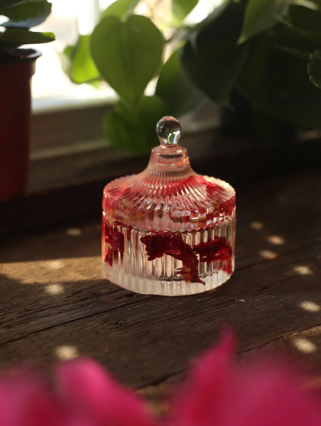Red Flower striped resin jar