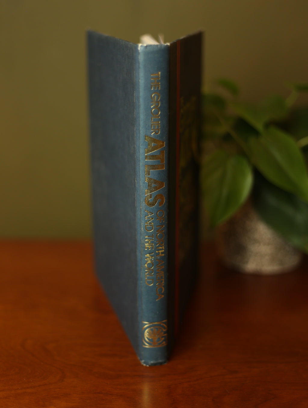 The Grolier Atlas of North America and The World 1986