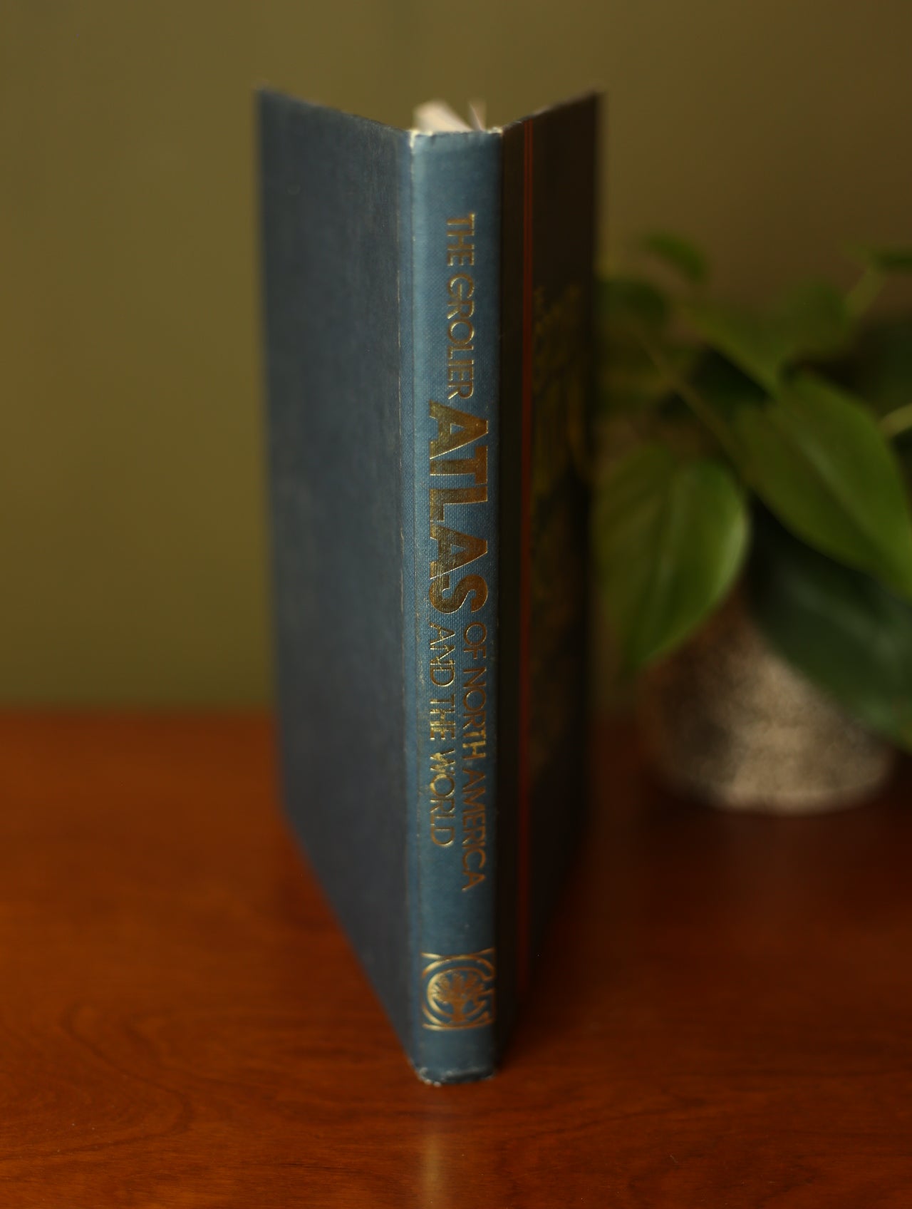 The Grolier Atlas of North America and The World 1986