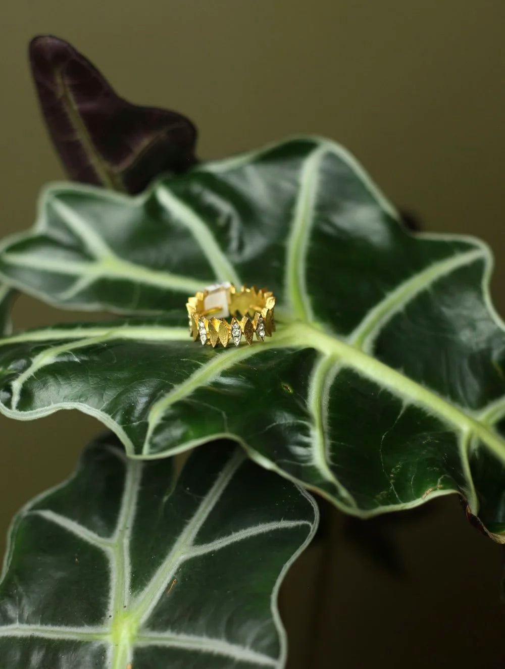 Crown Gold Tone & Rhinestone Ring - Size 7