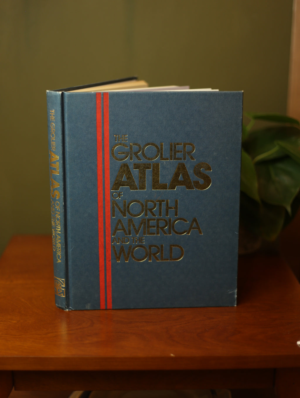 The Grolier Atlas of North America and The World 1986