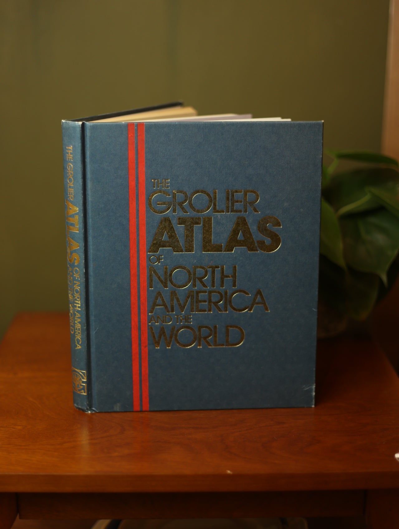 The Grolier Atlas of North America and The World 1986
